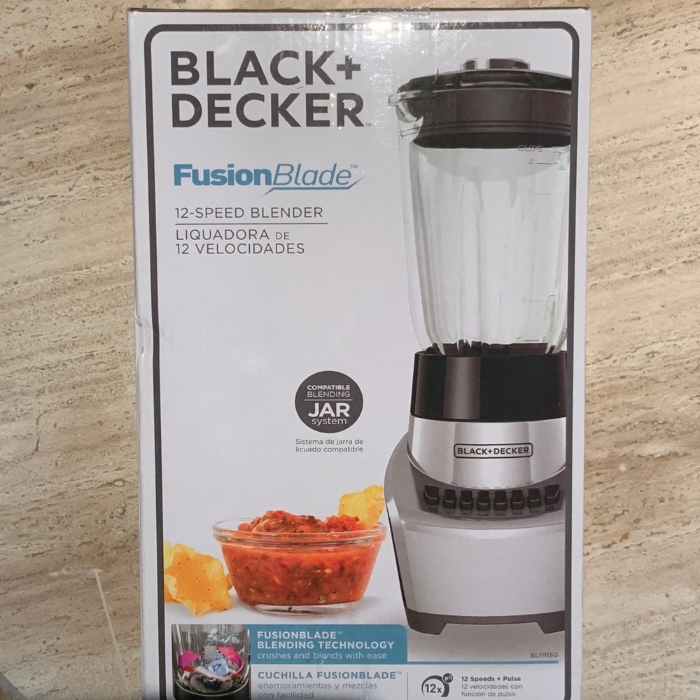 Black & Decker 12-Speed Blender - Black and Silver - Picture 3 of 4